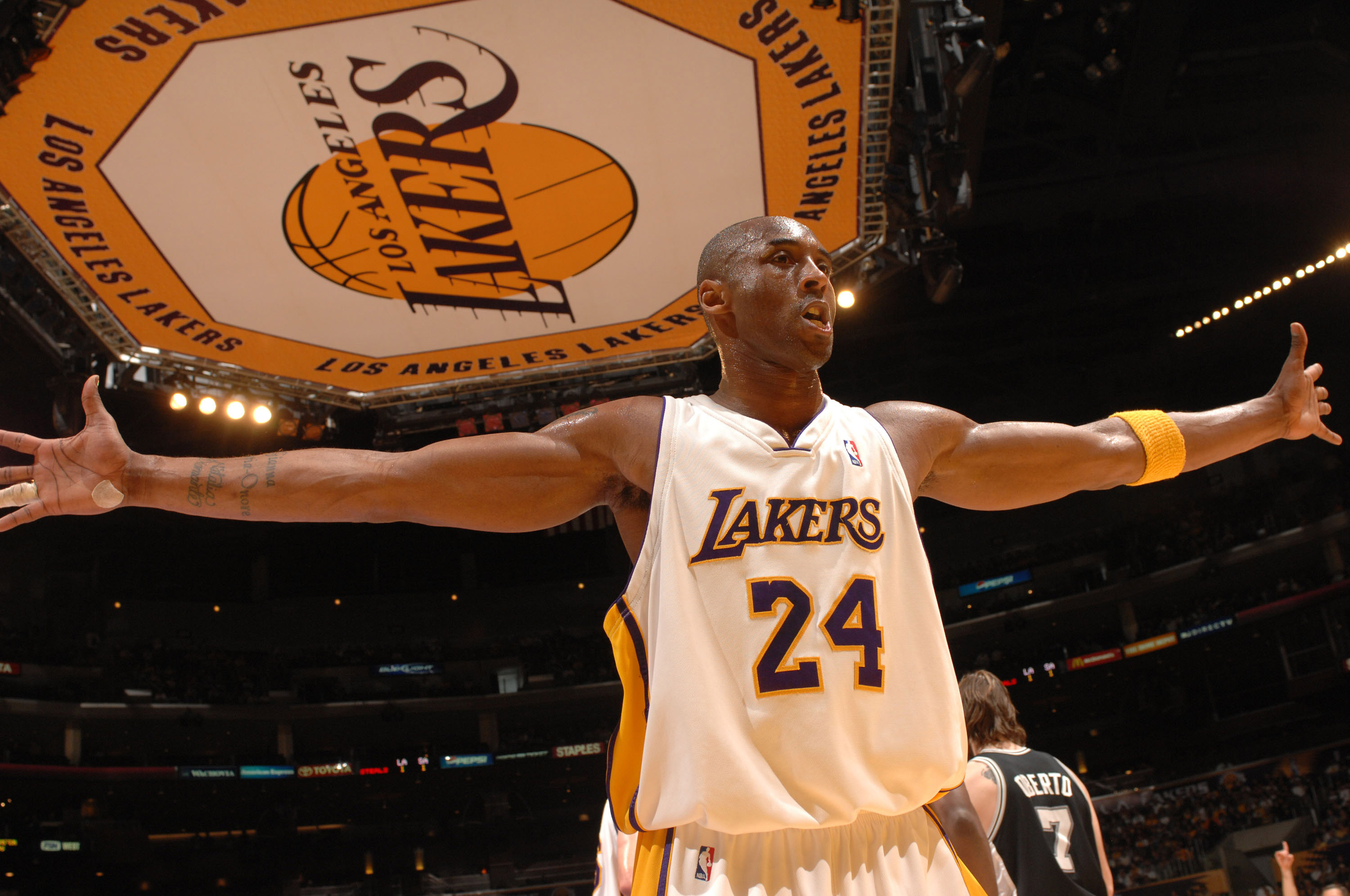 切尔西对阵富勒姆，曼联对阵伯恩利，热刺对阵伯恩茅斯，利兹联对阵纽卡